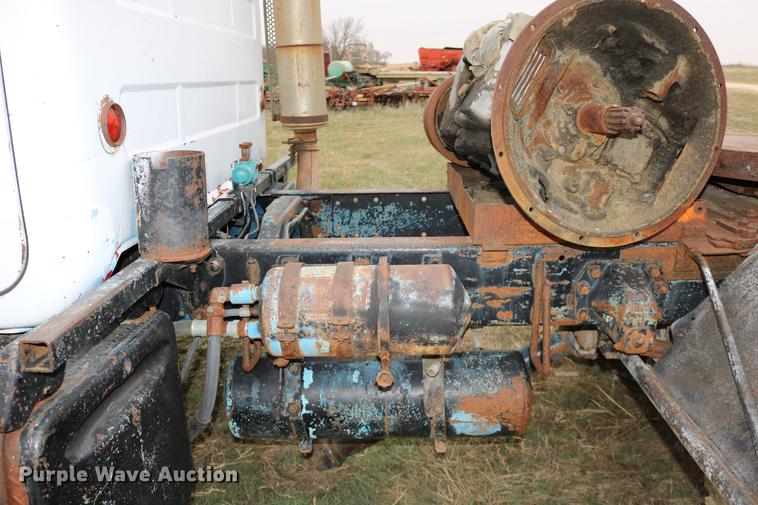 image for item DC3730 1966 Mack R609 semi truck