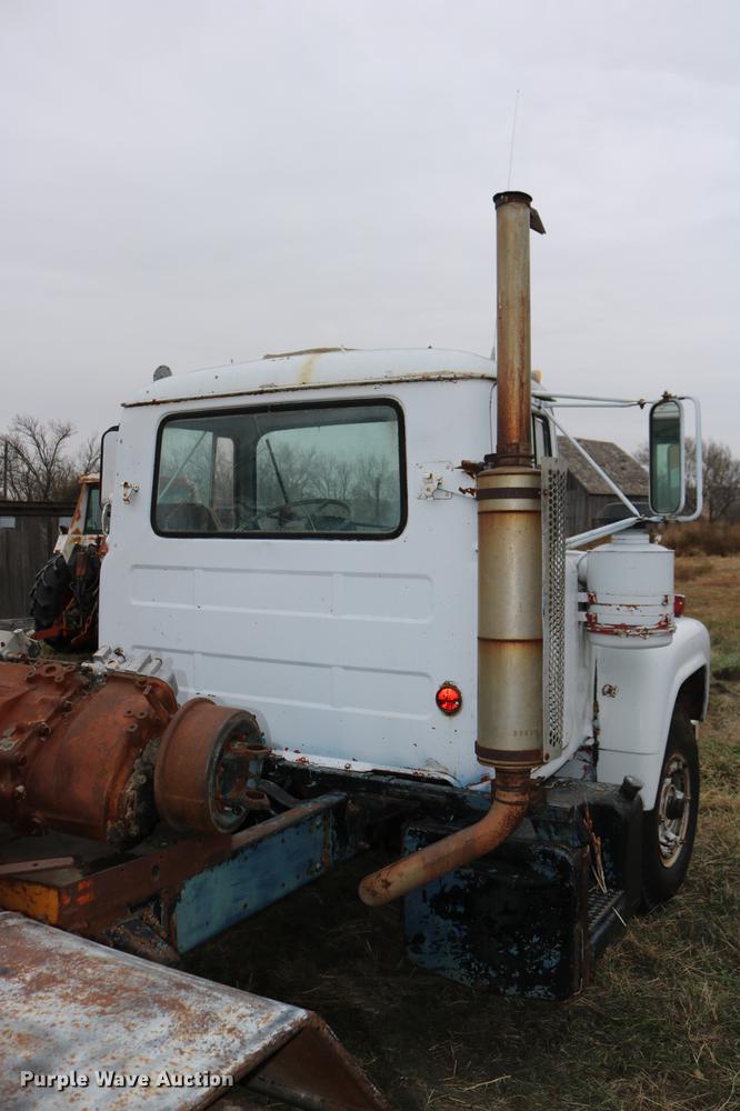 image for item DC3730 1966 Mack R609 semi truck