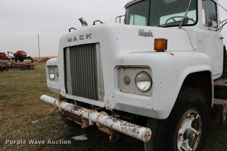 image for item DC3730 1966 Mack R609 semi truck