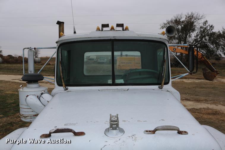 image for item DC3730 1966 Mack R609 semi truck