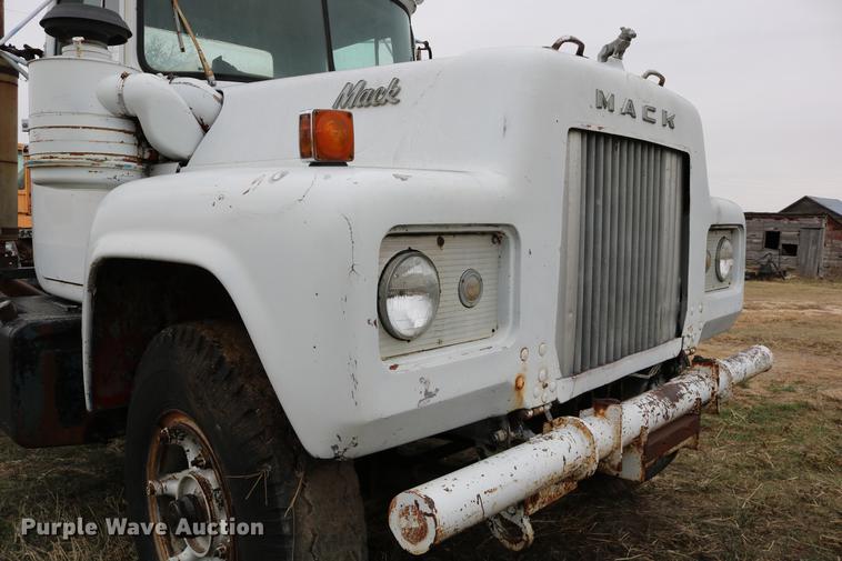 image for item DC3730 1966 Mack R609 semi truck
