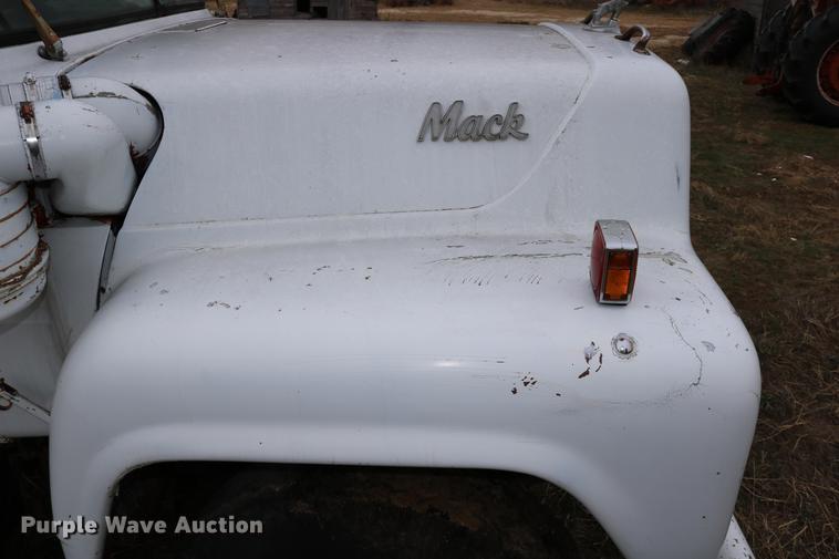 image for item DC3730 1966 Mack R609 semi truck