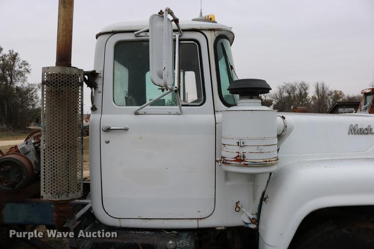 image for item DC3730 1966 Mack R609 semi truck