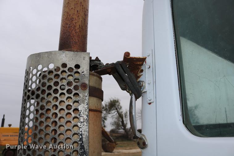 image for item DC3730 1966 Mack R609 semi truck