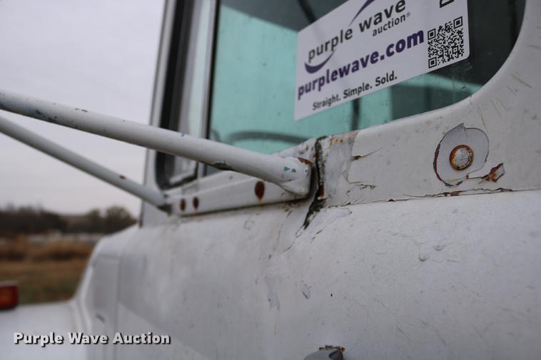 image for item DC3730 1966 Mack R609 semi truck