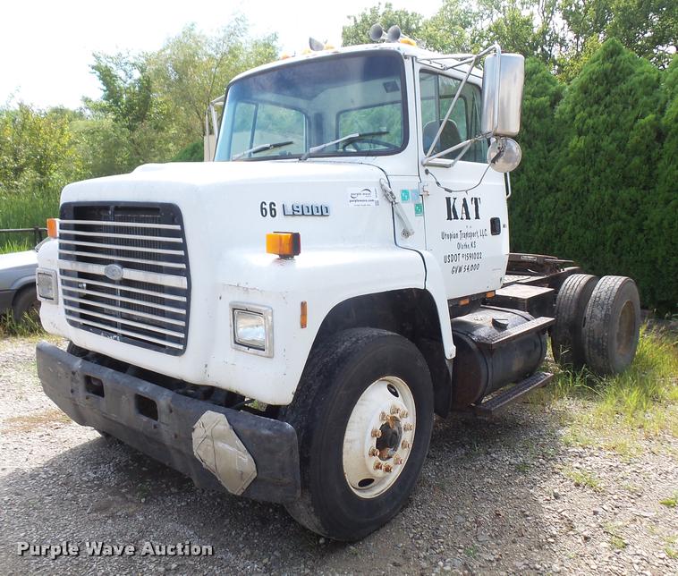 image for item DC5405 1991 Ford L9000 semi truck