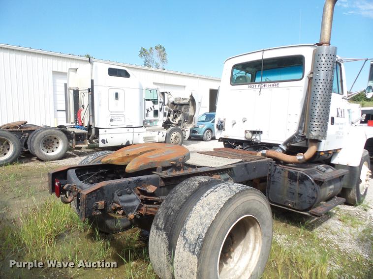 image for item DC5405 1991 Ford L9000 semi truck