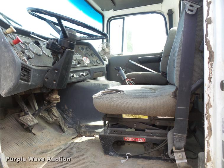 image for item DC5405 1991 Ford L9000 semi truck