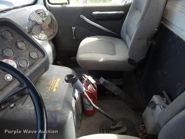 image for item DC5405 1991 Ford L9000 semi truck