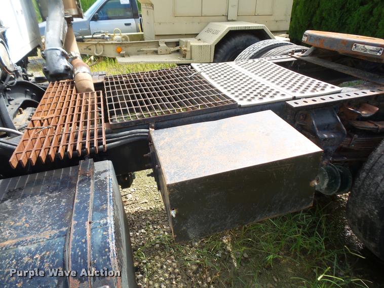 image for item DC5405 1991 Ford L9000 semi truck