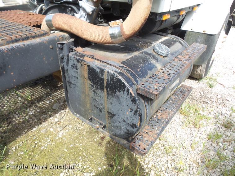 image for item DC5405 1991 Ford L9000 semi truck