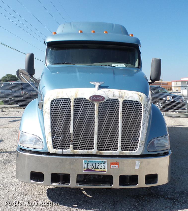 image for item DC5437 2010 Peterbilt 387 semi truck