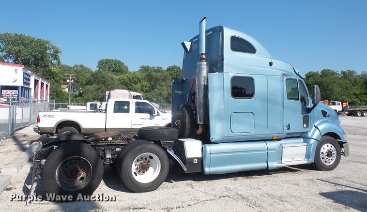 image for item DC5437 2010 Peterbilt 387 semi truck