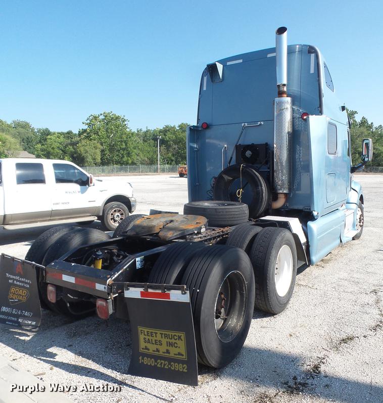 image for item DC5437 2010 Peterbilt 387 semi truck