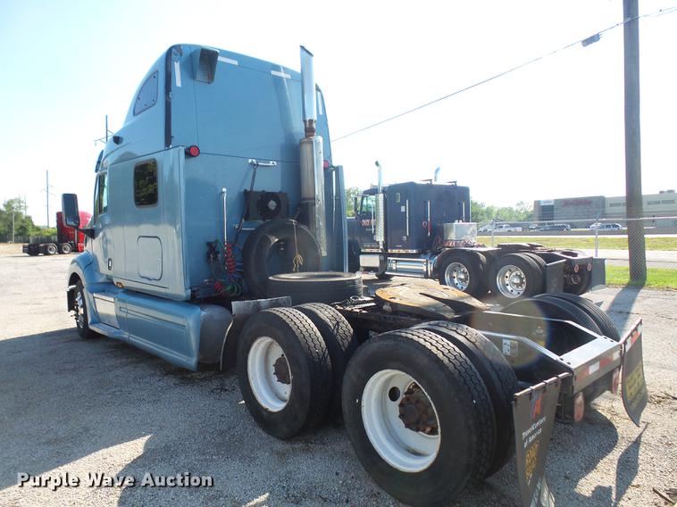 image for item DC5437 2010 Peterbilt 387 semi truck