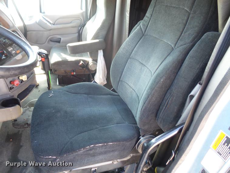 image for item DC5437 2010 Peterbilt 387 semi truck