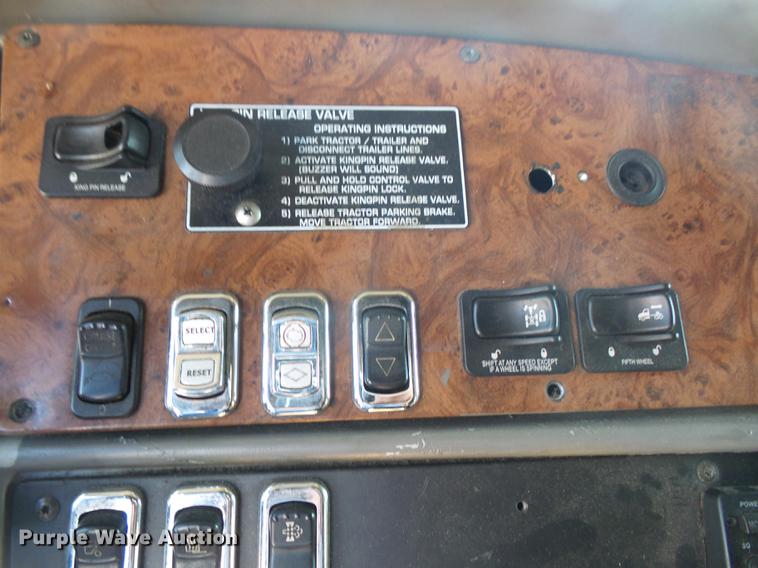 image for item DC5437 2010 Peterbilt 387 semi truck