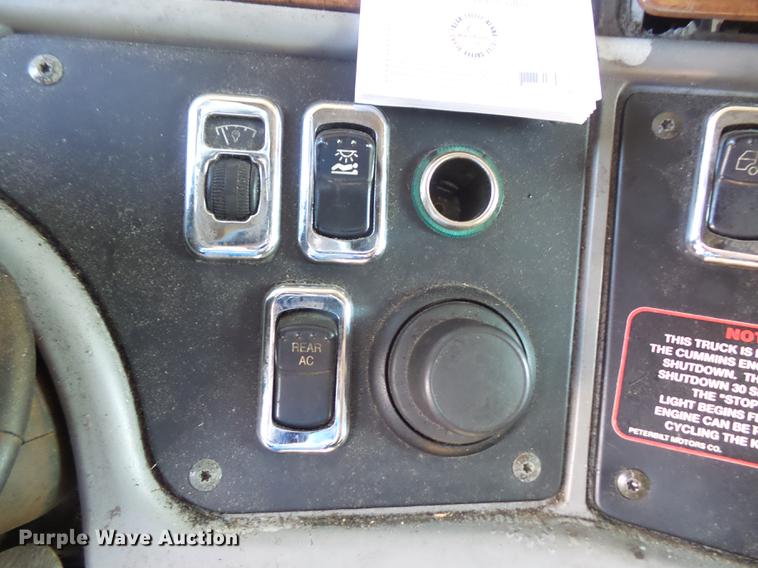 image for item DC5437 2010 Peterbilt 387 semi truck