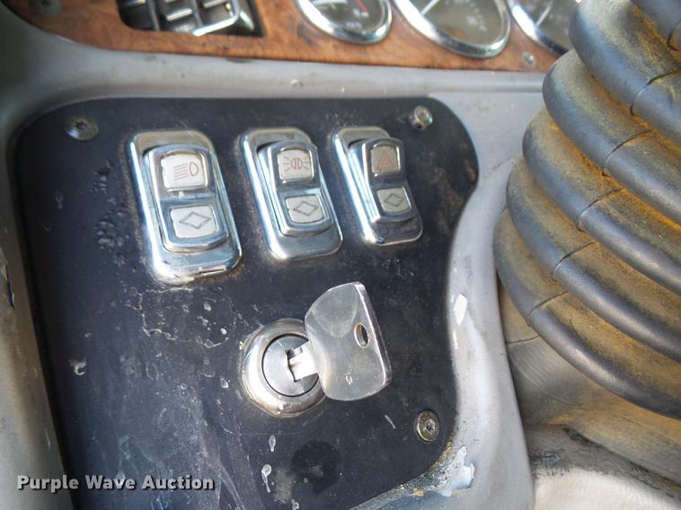 image for item DC5437 2010 Peterbilt 387 semi truck