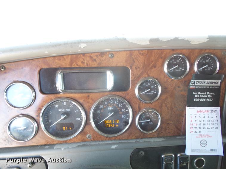 image for item DC5437 2010 Peterbilt 387 semi truck