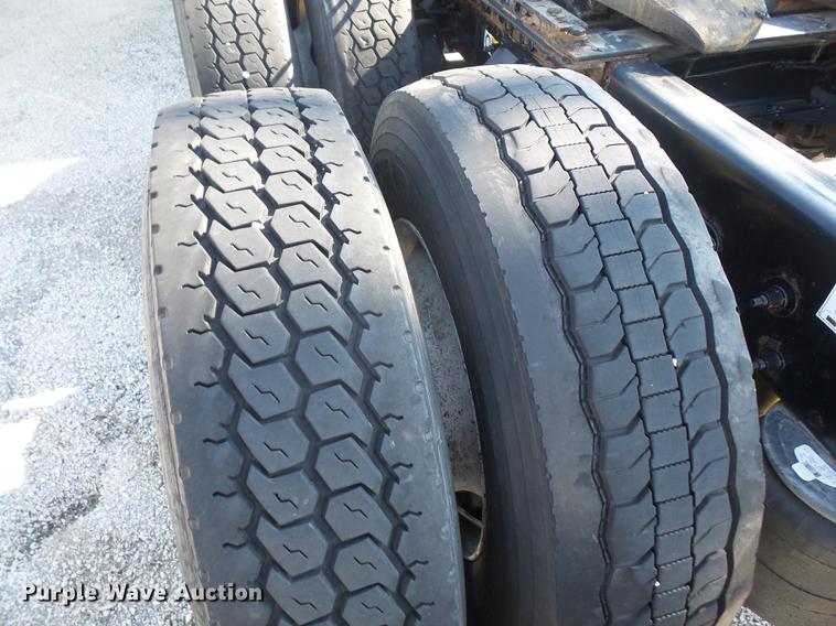 image for item DC5437 2010 Peterbilt 387 semi truck