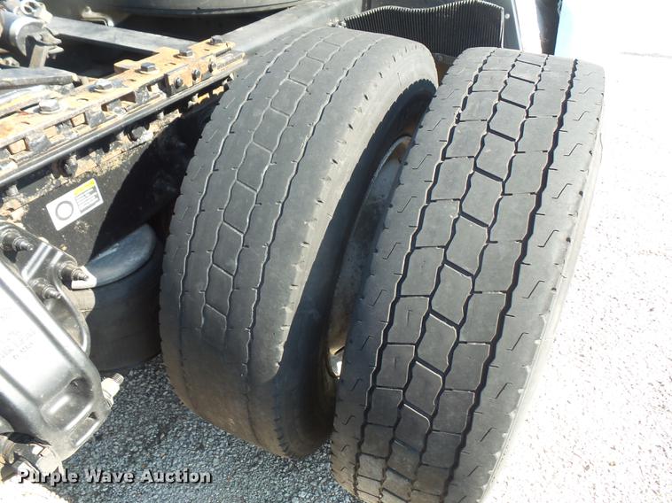 image for item DC5437 2010 Peterbilt 387 semi truck