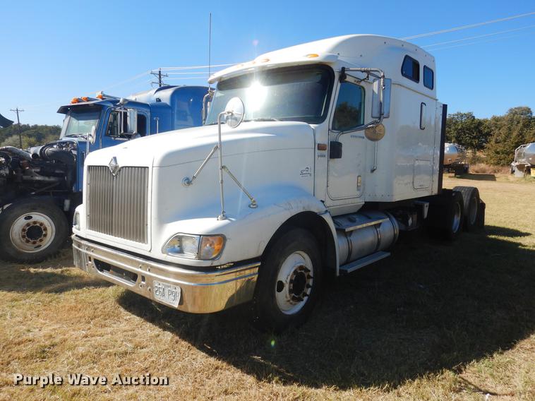 image for item DC5982 2006 International 9400i semi truck