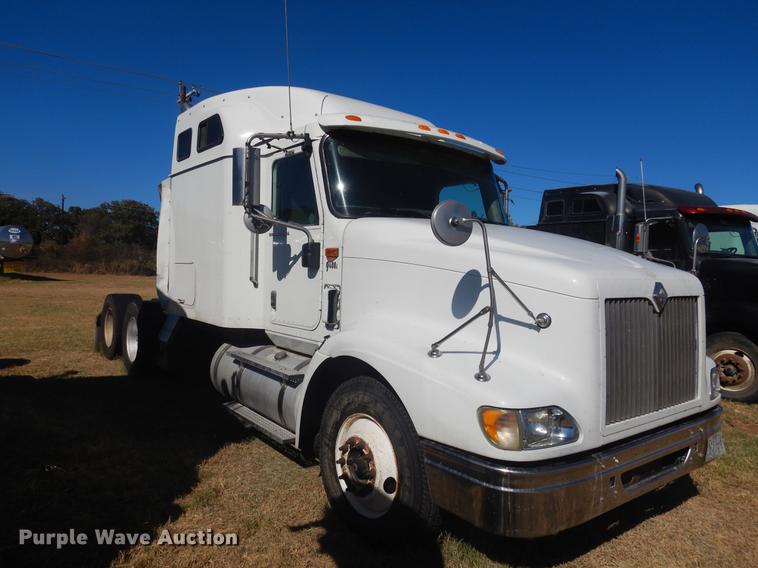 image for item DC5982 2006 International 9400i semi truck