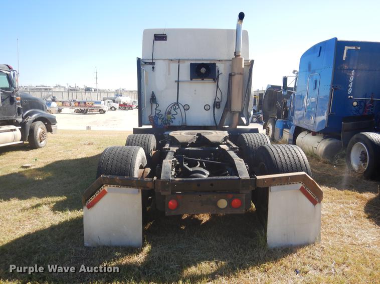 image for item DC5982 2006 International 9400i semi truck