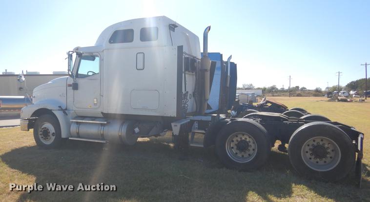 image for item DC5982 2006 International 9400i semi truck