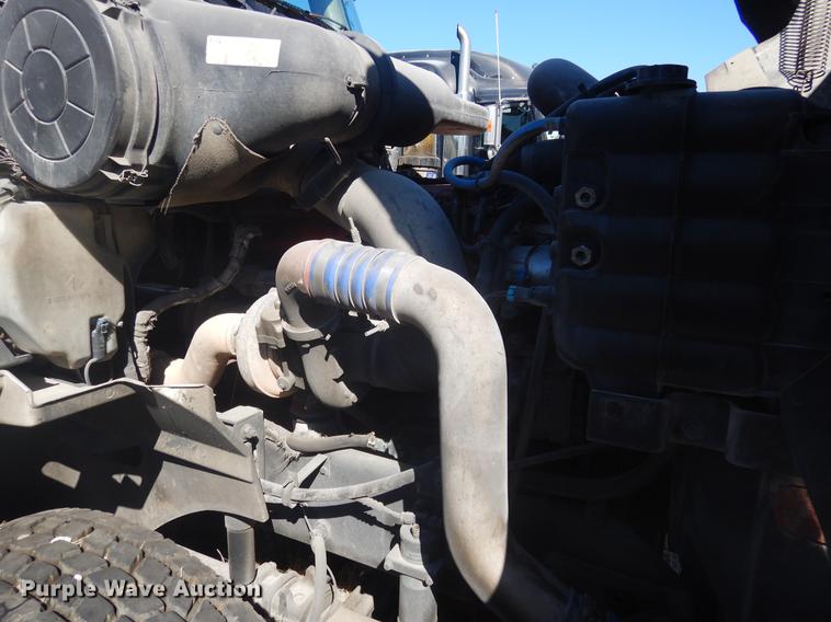 image for item DC5982 2006 International 9400i semi truck