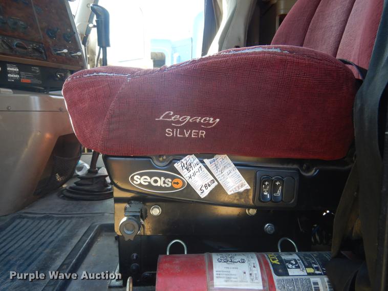 image for item DC5982 2006 International 9400i semi truck