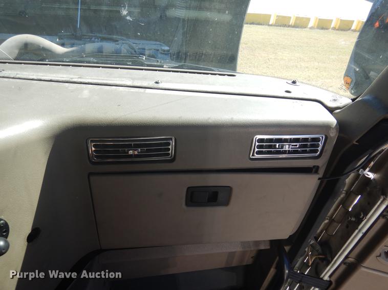 image for item DC5982 2006 International 9400i semi truck