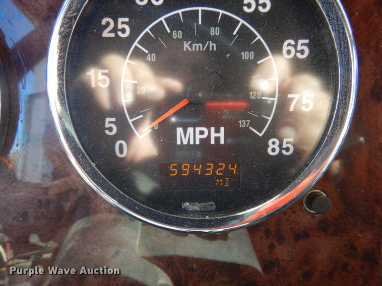 image for item DC5982 2006 International 9400i semi truck