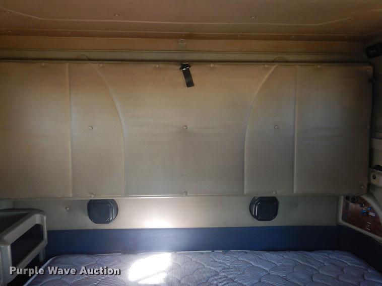 image for item DC5982 2006 International 9400i semi truck