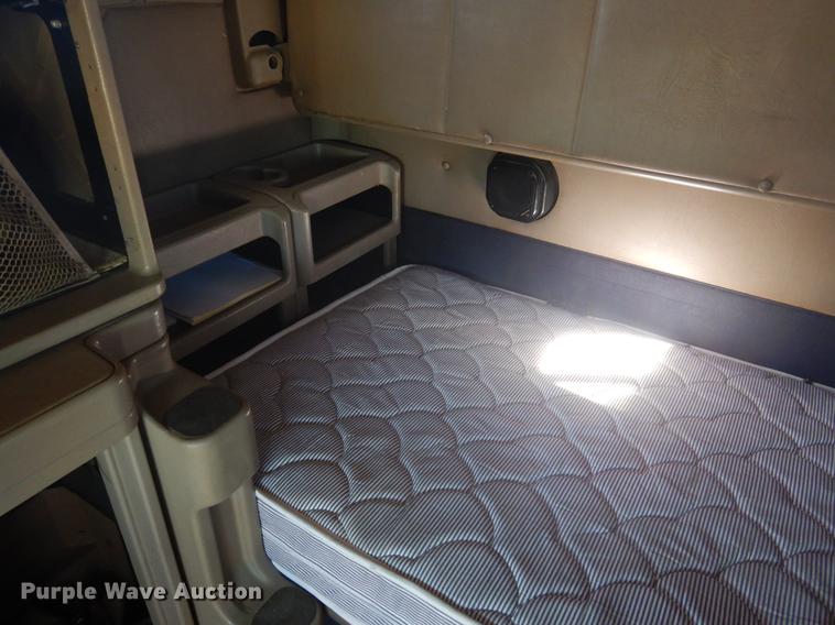 image for item DC5982 2006 International 9400i semi truck