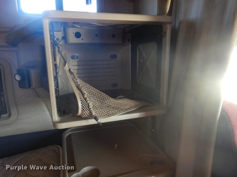 image for item DC5982 2006 International 9400i semi truck