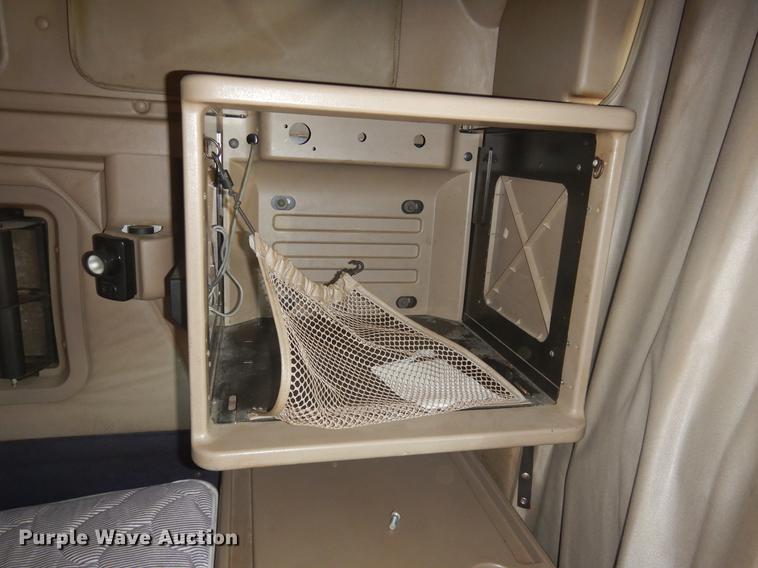 image for item DC5982 2006 International 9400i semi truck