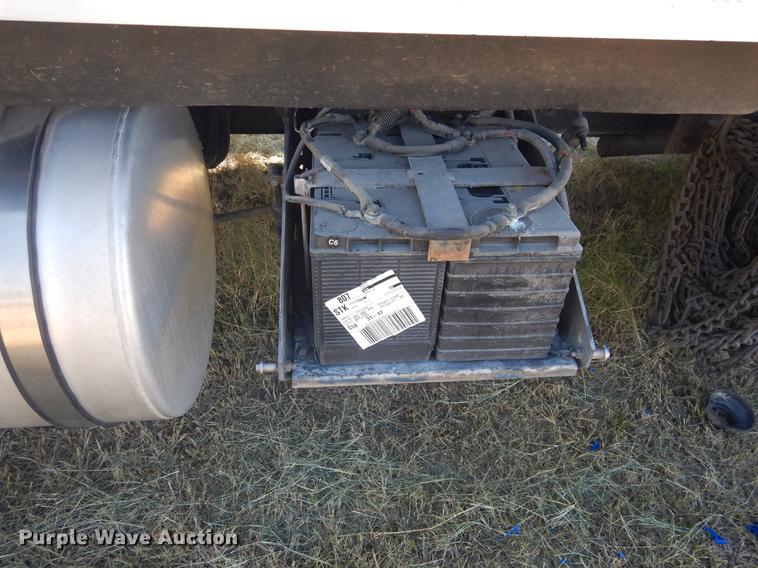 image for item DC5982 2006 International 9400i semi truck