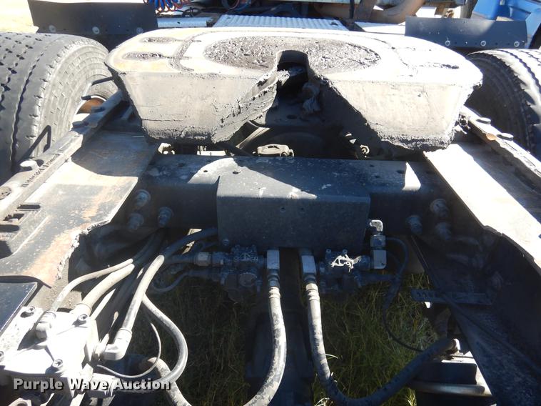 image for item DC5982 2006 International 9400i semi truck