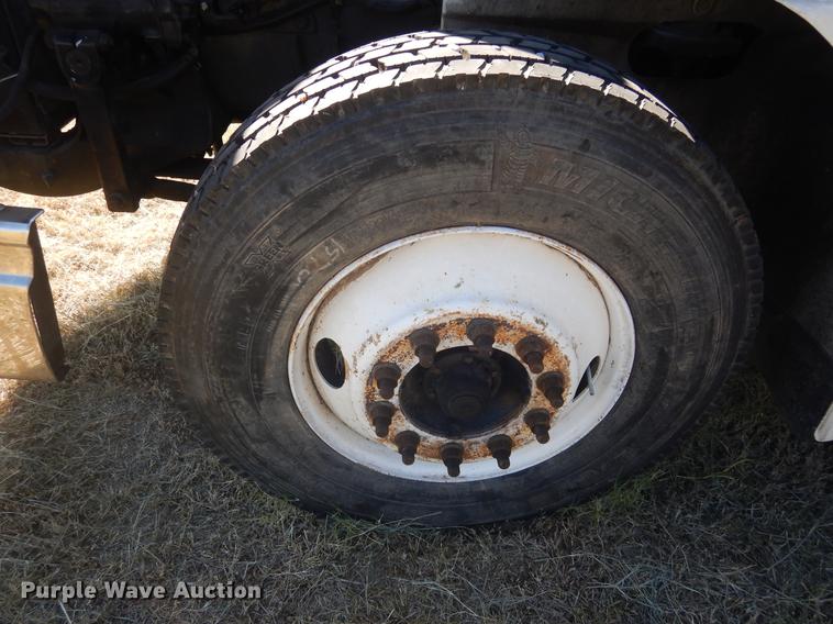 image for item DC5982 2006 International 9400i semi truck