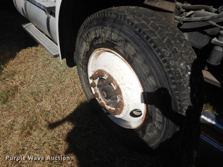 image for item DC5982 2006 International 9400i semi truck