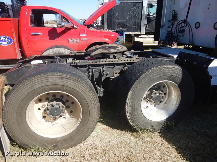 image for item DC5982 2006 International 9400i semi truck