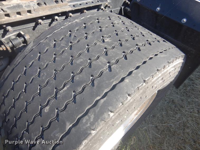 image for item DC5982 2006 International 9400i semi truck