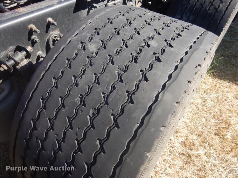 image for item DC5982 2006 International 9400i semi truck