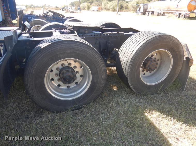 image for item DC5982 2006 International 9400i semi truck