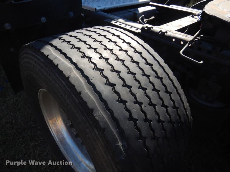 image for item DC5982 2006 International 9400i semi truck