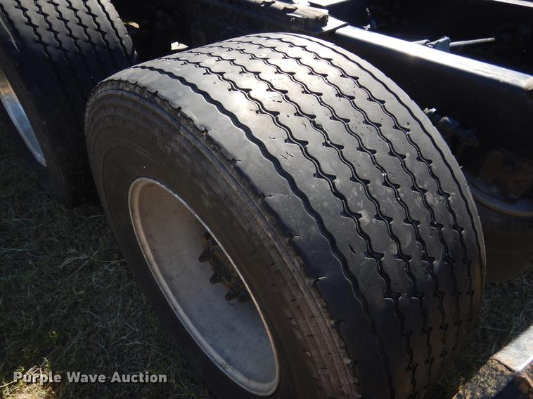 image for item DC5982 2006 International 9400i semi truck