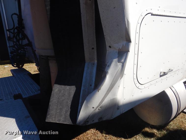 image for item DC5982 2006 International 9400i semi truck