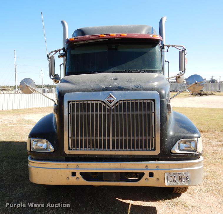 image for item DC5983 2007 International 9400i semi truck